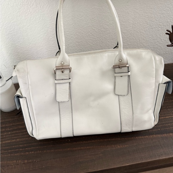 Elegant White Leather Satchel Tote Handbag - Picture 1 of 7
